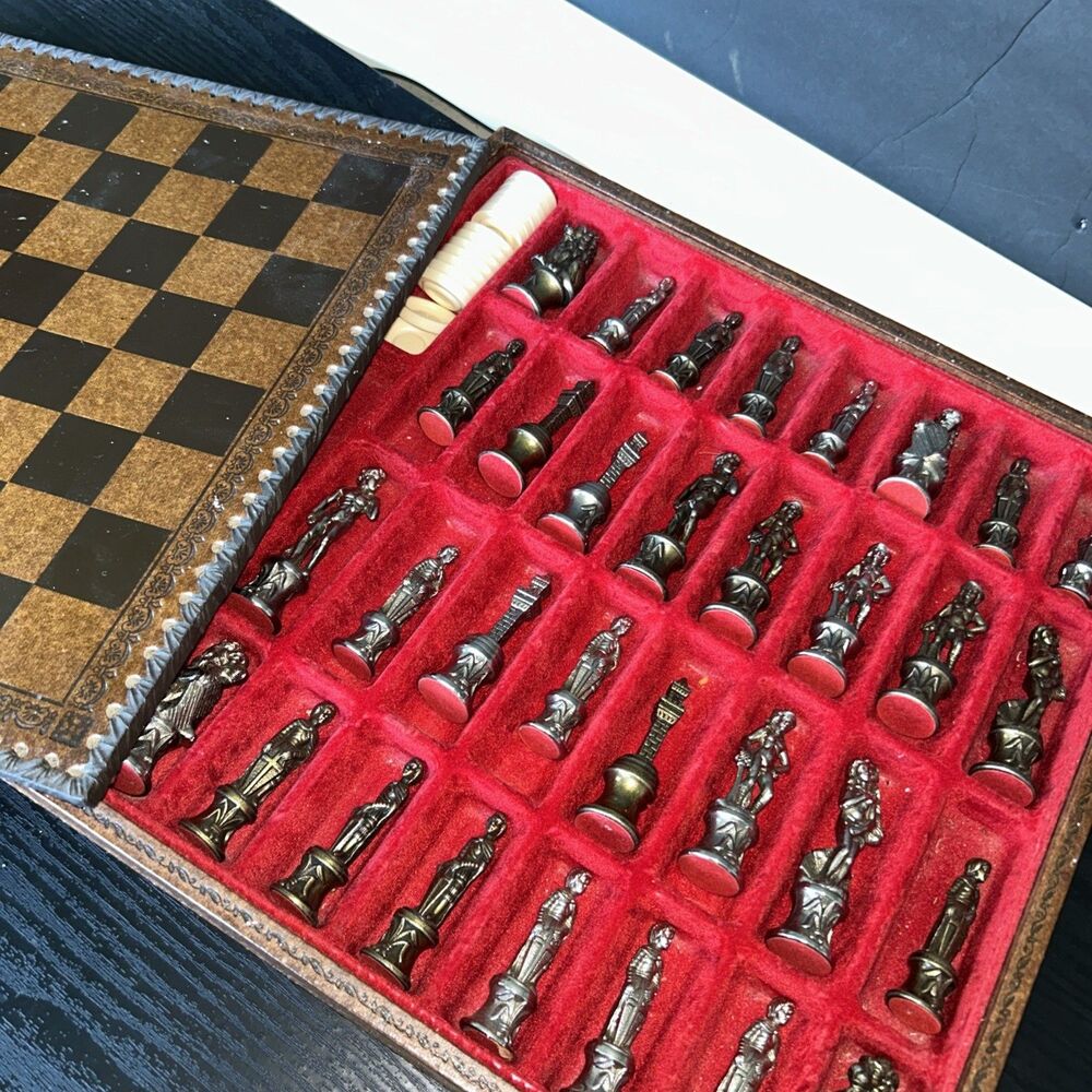 ITALFAMA Metal FLORENTINE RENAISSANCE CHESS SET LEATHERETTE CASE Made In ITALY